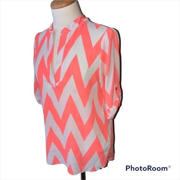 Gingy & Cocoa M neon coral and white chevron 3/4 sleeve flowy top - Picture 5 of 6